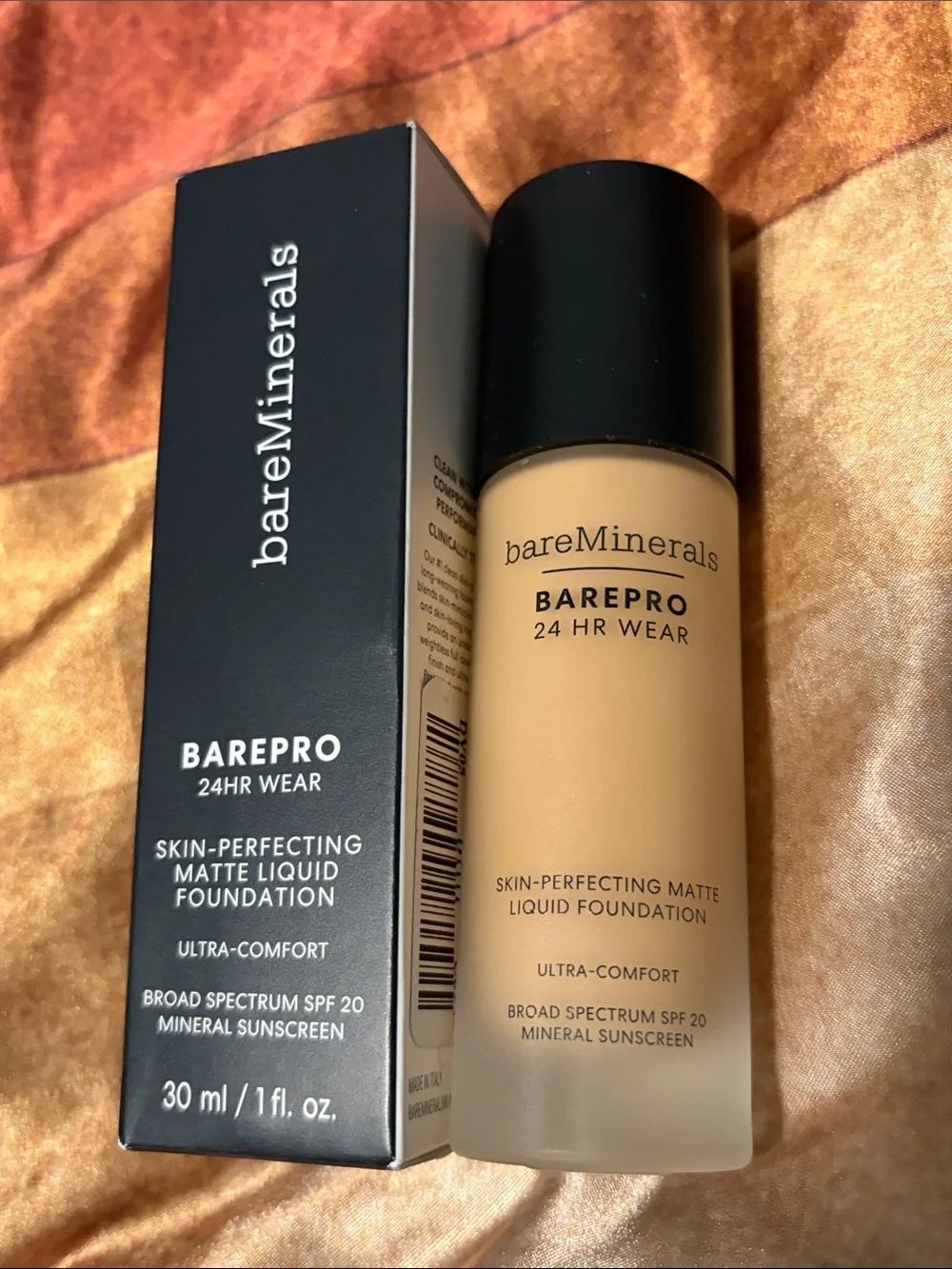 BARE PRO® 24HR SKIN-PERFECTING MATTE LIQUID FOUNDATION  SPF 20 light 21 Warm